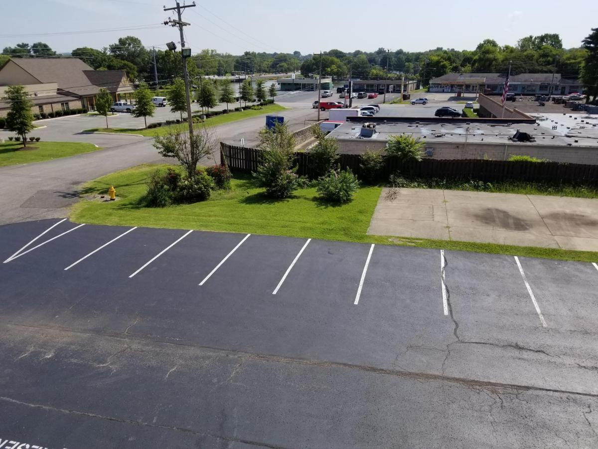 Drakes Creek Inn - Formerly The Relax Inn Hendersonville Exterior photo